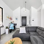 Stunning Home In Zaboric *