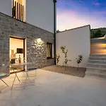 Stunning Home In Zaboric * Zaboric