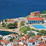 Stunning Home In Zaboric * Zaboric