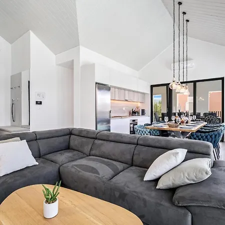 Stunning Home In Zaboric 펜션