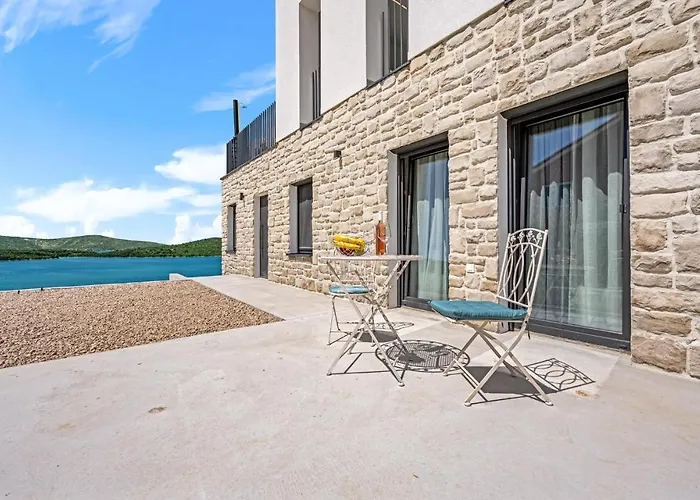 度假居 Awesome Home In Zaboric *