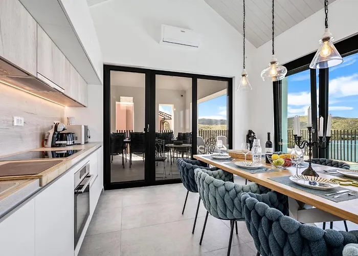 Awesome Home In Zaboric 度假居