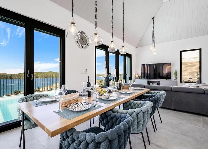 Awesome Home In Zaboric 度假居