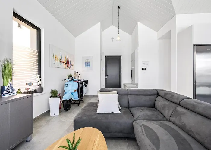 Awesome Home In Zaboric *