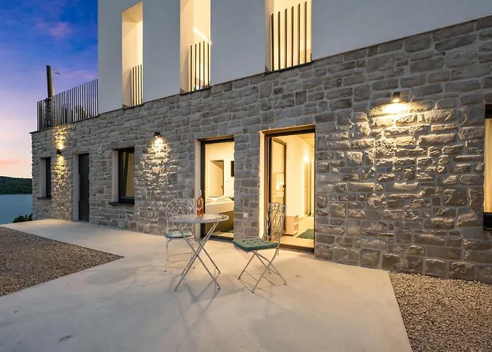 度假居 Awesome Home In Zaboric *