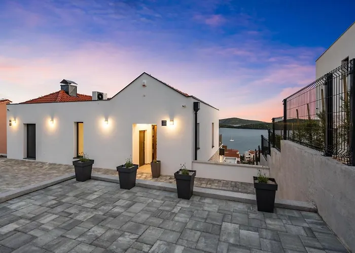 Awesome Home In Zaboric 扎博里克